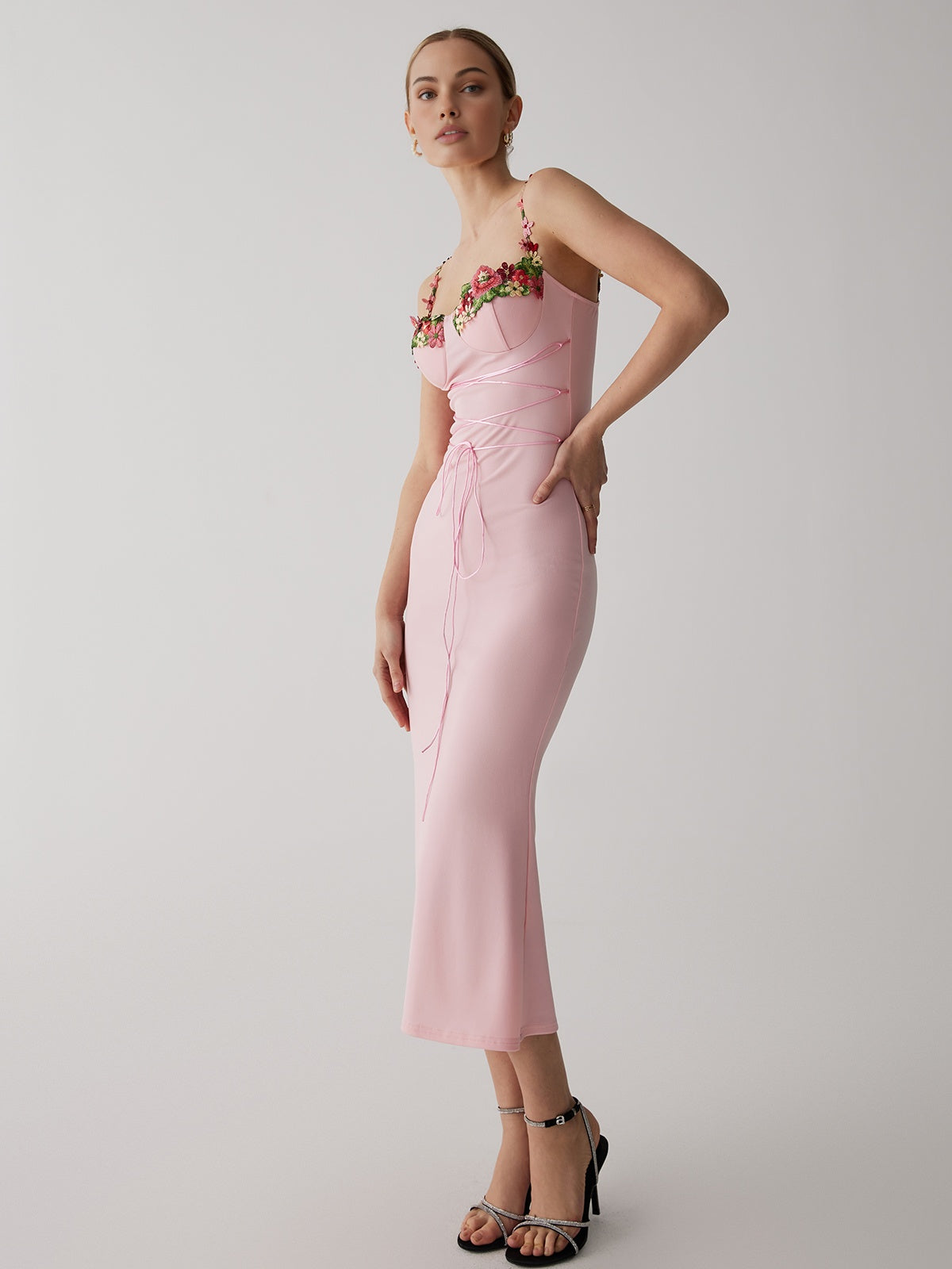 Askılı Çiçek Bağcıklı Bodycon Uzun Elbise Pudra