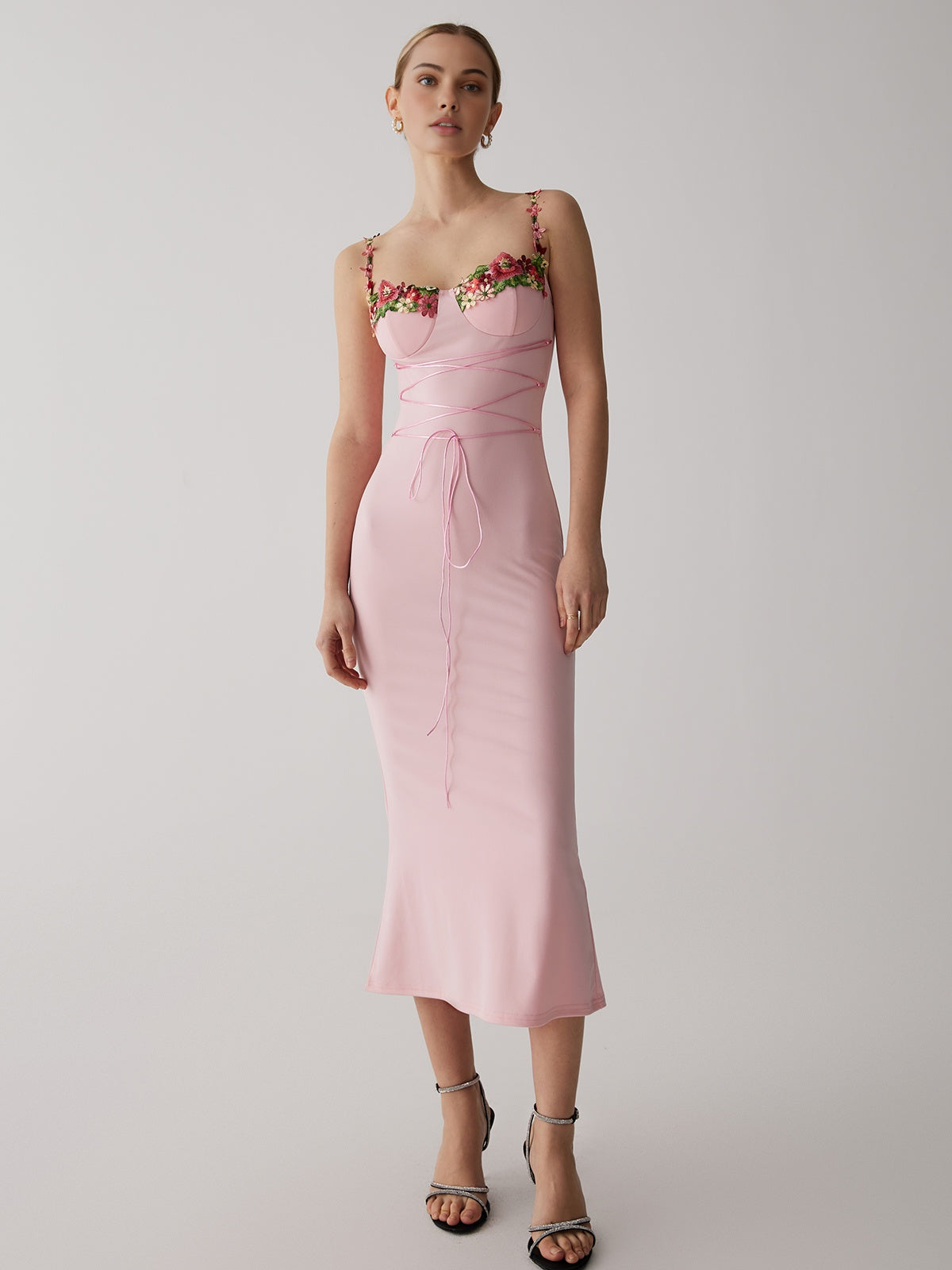 Askılı Çiçek Bağcıklı Bodycon Uzun Elbise Pudra
