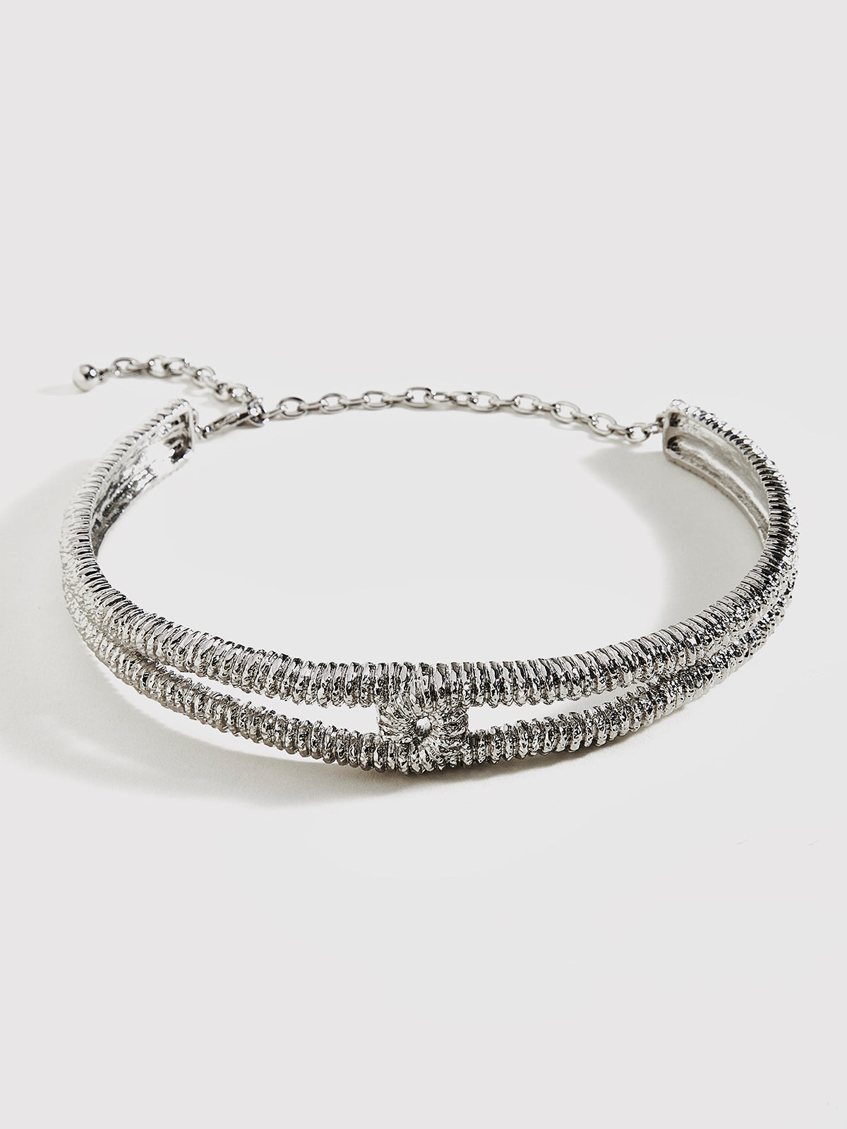 Retro Metal Burgu Dokulu Choker Gümüş