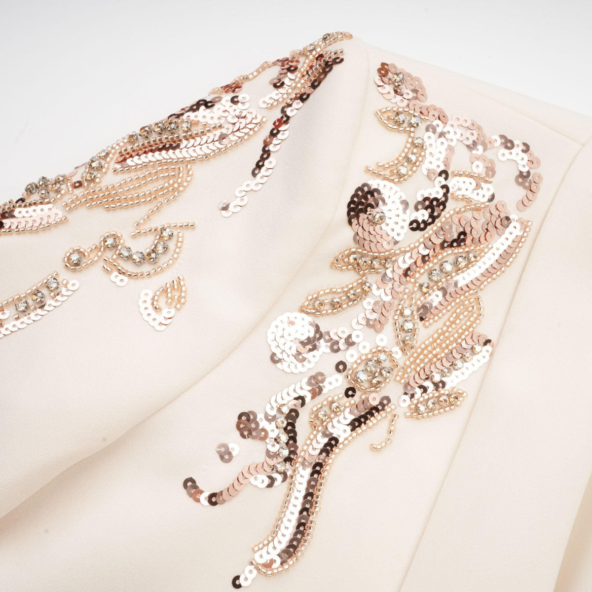 Opulent Grace İşlemeli Krem Blazer Elbise